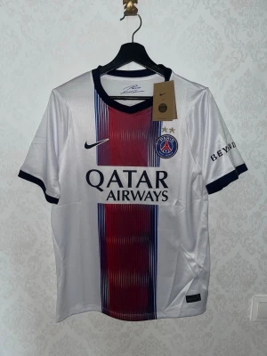 PSG tröja  26/27  - PSG tröja från 26/27 säsongen                                        Storlek S 