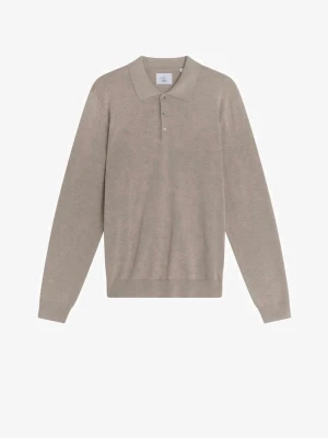 Beige långärmad polotröja - Stilren beige långärmad polotröja med krage och tre knappar framtill. Tröjan har en klassisk passform och är tillverkad i ett mjukt, tunt material som passar perfekt till lager-på-lager. Enkel att matcha med både jeans och chinos.