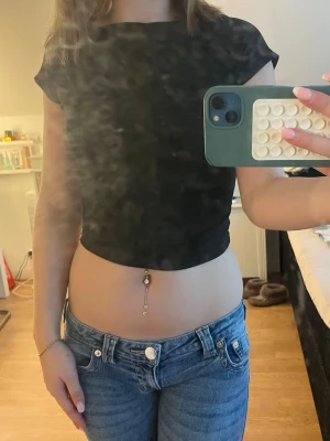 Öppen i ryggen topp - Bra skick används inte , den är från shein , skriv vid frågor 💕