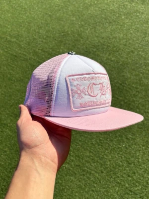 Chrome Hearts Keps - Keps från chrome hearts, kepsen är helt ny och i väldigt bra kvalité. Hör av dig vid fler frågor
