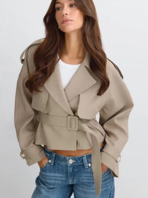 Kort beige trenchcoat med bälte - Säljer denna populära trenchcoaten från Gina Tricot i storlek XS🤍Nypris 799kr