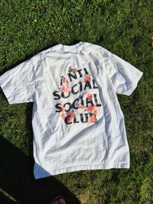 ASSC tee sakura - 🚫Anti social social club❌️ t shirt. Sitter bra, trycket sitter bra efter många tvättar. 