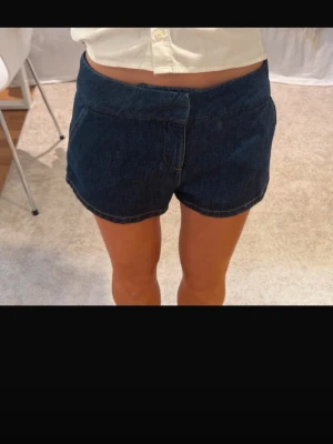 Zara shorts populära - Sååå snygga och populära denim shorts från zara!! Bild 2 och 3 är mina💗💗💗