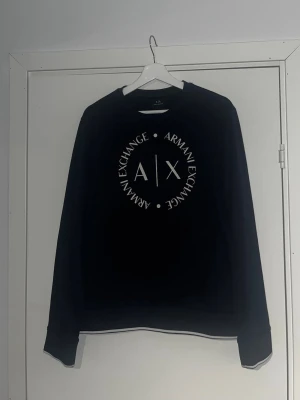Märkeströjor - Säljer en liten uppsättning marinblå/navy märkeströjor. Armani Exchange Strl L, Les Duex Strl M, Tommy Hilfiger Strl L. 300 kr/st eller 750 kr för samtliga.