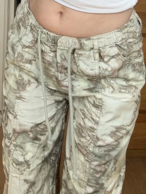Reclaimed Vintage Camo Pants - mycket bra skick.