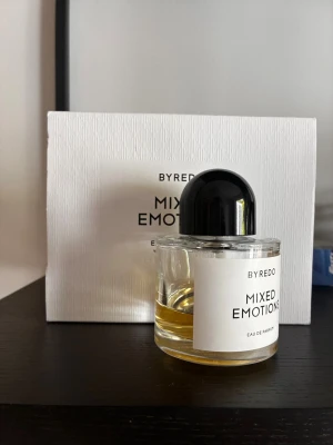 Byredo Mixed Emotions  - 100ml flaska, mängd enligt bild. Box medföljer. 