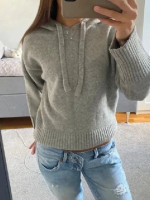 zara stickad hoodie  - perfekt till hösten 🍁🍁kommer ej t nån andvändning, finns ej o köpa längre 