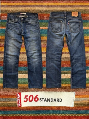 *Straight/Bootcut* Levi’s 506  - Ett par extremt snygga Levi’s jeans med en trevlig wash! Modellen kallas 506 och är rak med lite bootcut! Storlek 31/32, utgå från måtten på sista bilden. Reparationer i grenen som ej märks vid användning. Hör av dig vid frågor!
