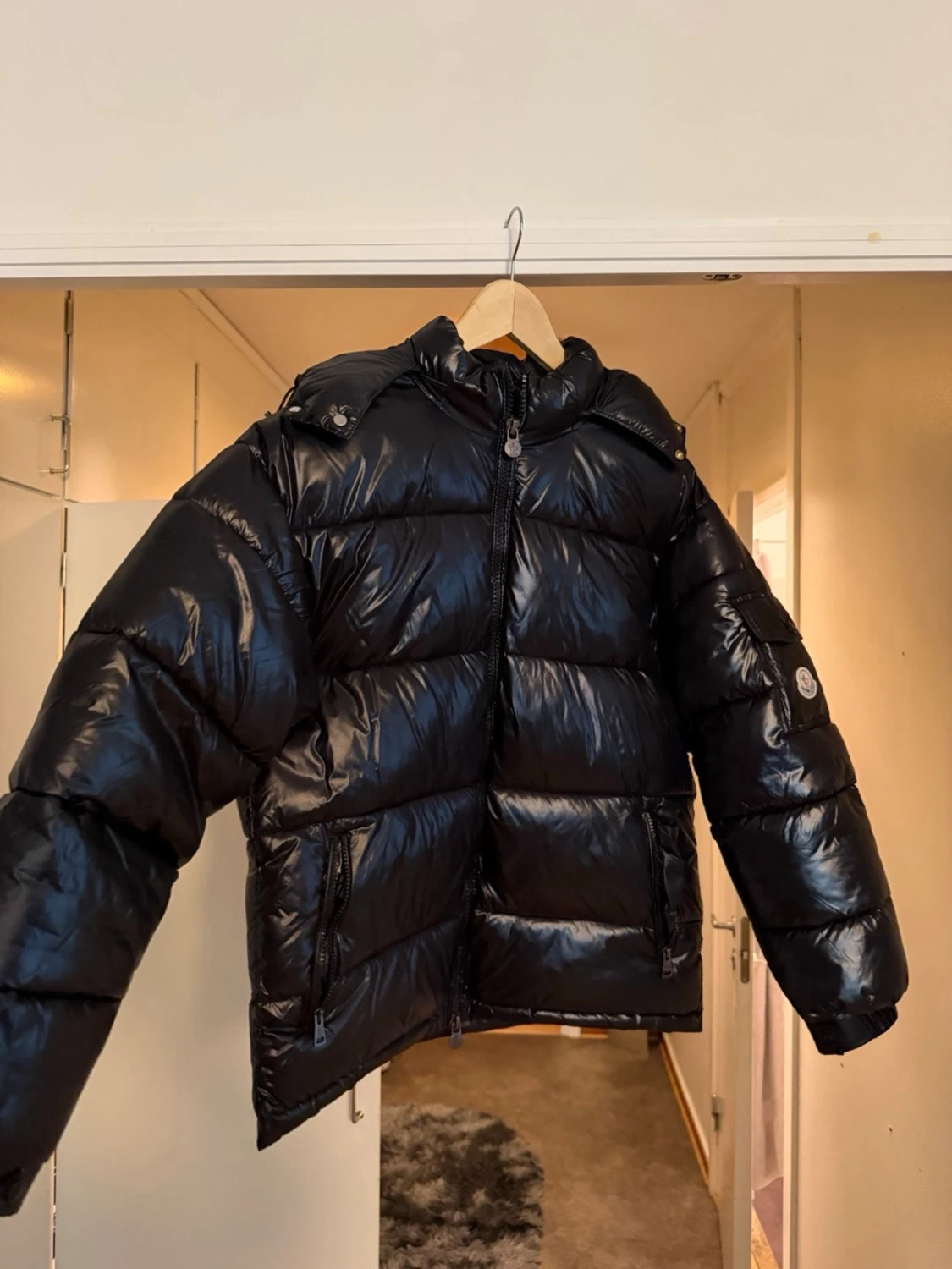 Svart pufferjacka från Moncler