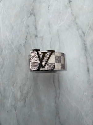 Lv bälte  - Ett premium bälte perfekt för alla tillfällen!