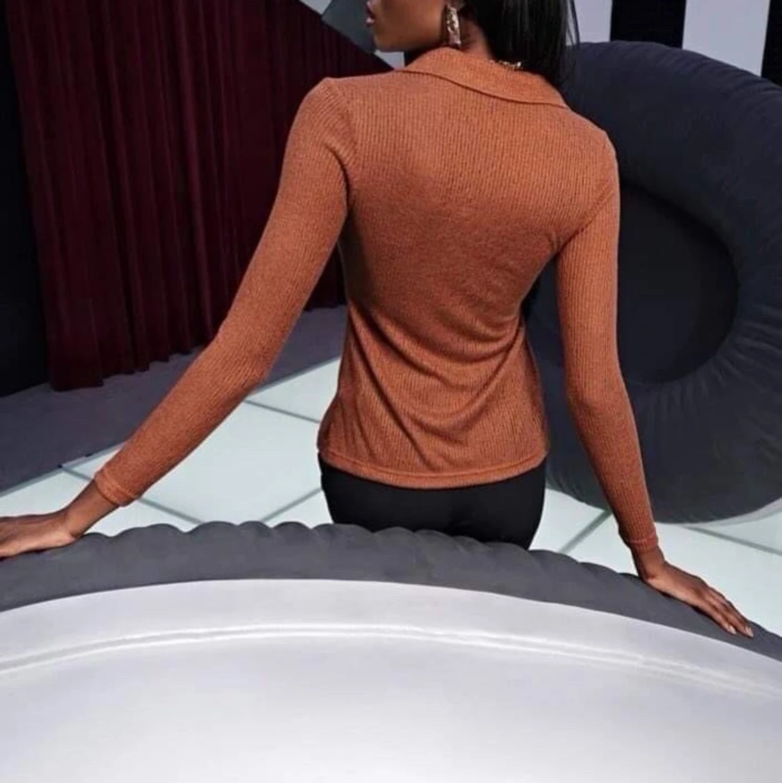 Ubrugt langærmet bluse i brun - 90