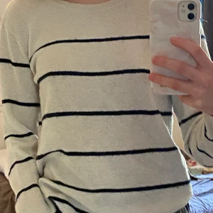Stickad Tröja  - Säljer denna fina tröjan nästa aldrig andvänd ❤️