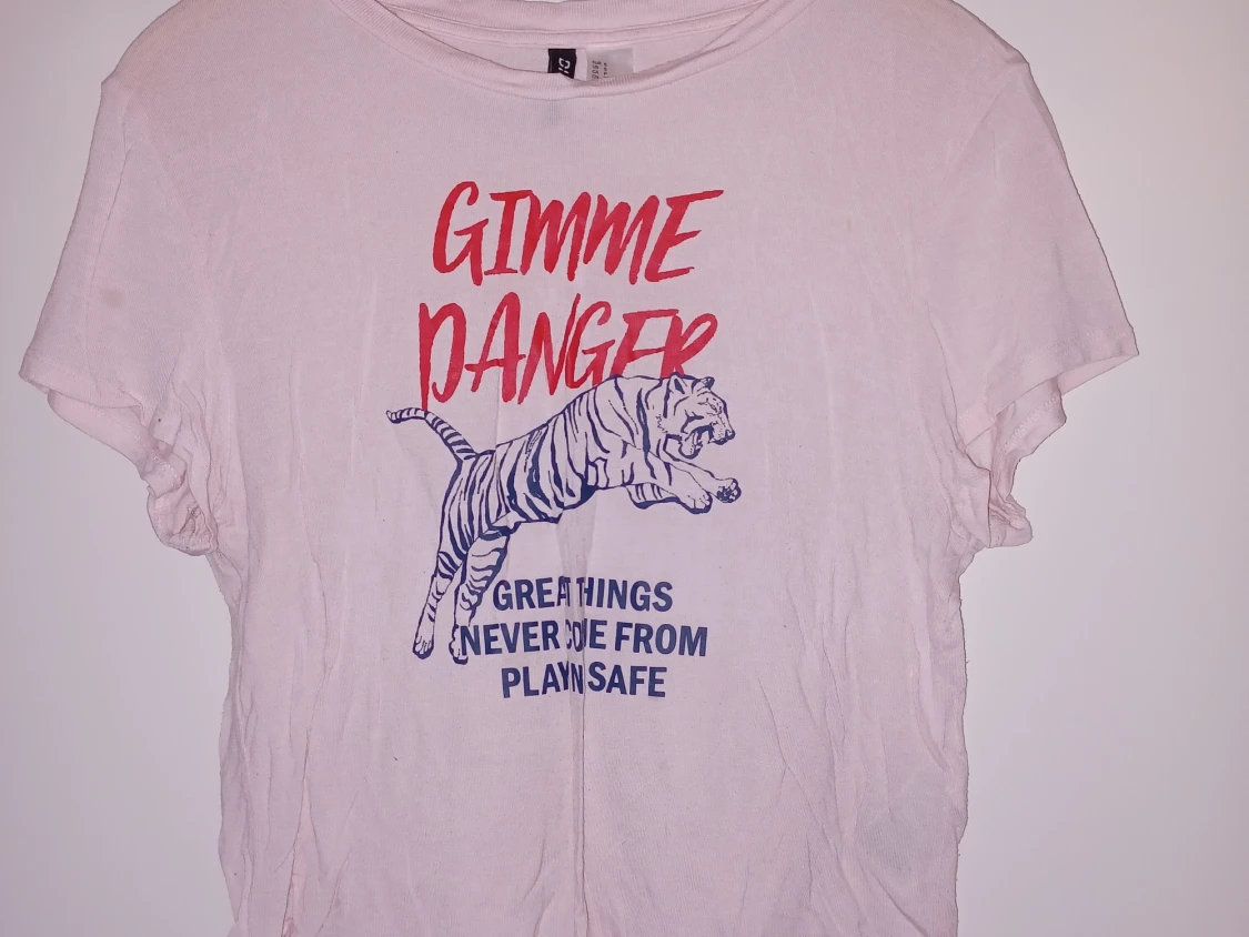 H&M "gimme danger" crop top stl. S - 90