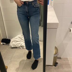Gina tricot jeans  - Bra skick, knappt använda anser att dom är lite korta på mig! Jag är 168cm 