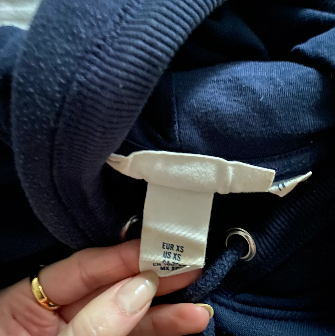 Mörkblå hoodie - 91