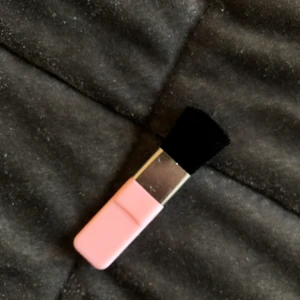 Sminkborste - Sminkborste från shein tror jag! Ny och oanvänd!