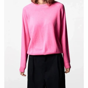 Zara tröja - Rosa stickad tröja från zara! Köptes i höstas men bara använd några få gånger så väldigt bra skick. Om fler intresserade buda!😋⚡️