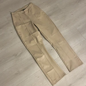 Skinnbyxor från Ginatricot  - Använda 1 gång. Strl XS och i nyskick. 150kr +66kr frakt. 