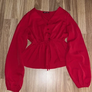 Shein långärmad blus, Strl S - En jätte fin och elegant tröja som jag säljer då jag växt ur den och den inte är användbar för mig.