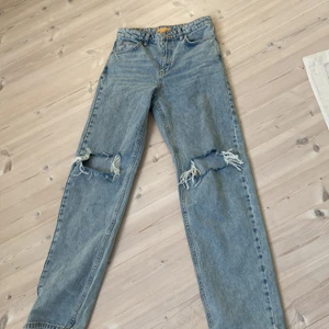 Gina tricot jeans  - Använd Max 1-3 ggr bra kvalitet o ganska stor i midjan💓 skriv för men information 