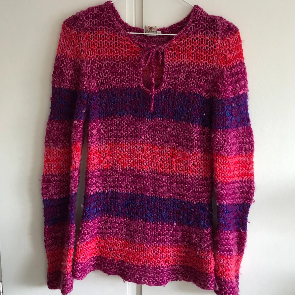 Färgglad stickad tröja