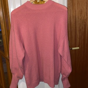 Ginatricot  - Rosa tröja !!! 💗💗 med detaljer! Varmt och skönt! 💗💗 lång! 