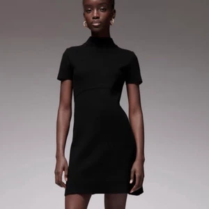 Klänning - Klänning från zara. Aldrig använd🤩 skriv för fler bilder 