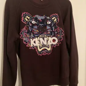 Äkta kenzo tröja, köpte för 2200kr.