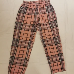 Trendiga pyjamasbyxor  - Säljer dessa då dem inte kommer till användning, skriv för fler bilder :) 