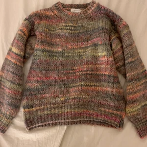 Topshop stickad tröja  - En superfin stickad tröja med massa olika färger ifrån topshop😍 Den är oanvänd enbart testad! 