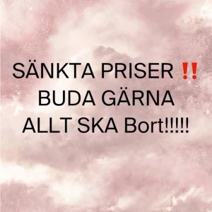 Sänkta priser  - Buda gärna på mina kläder/ saker. Vid fler köp  2 för 1 🎀