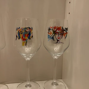 Carolina Gynning vinglas  - Tänkte kolla intresset på dessa fina vinglas från Carolina Gynning i 7 olika motiv. Har inte kommit till jättemycket användning. 200kr/glas inkl frakt 