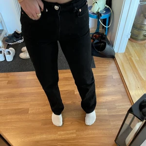 RAKA JEANS - 90’s highwaist jeans från gina tricot, använda 5 gånger💜