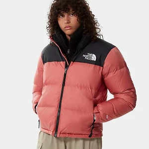 The north face - jag säljer denna skit snygga the north face jackan som jag knappt har använt, så snygg och ser helt ny ut. De är inte jag på bilden utan från hemsidan jag köpte jackan.