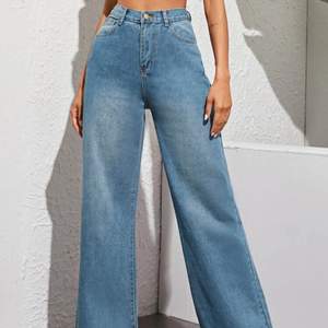 Säljer dessa jeans från shiein i wide leg modell då de ej kommer till användning, och är därför i bra skick. De är i storlek S men skulle snarare säga att de passar en M.