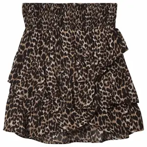 Jag säljer min leopard kjol från Les Coyotes De Paris! Jag är ca 170 och det är storlek 16 år. Säljer den för 250 kr. Köparen står för frakt🥰