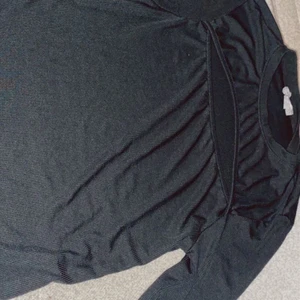 New Yourker - Svart långärmad tröja jätte fin knappt använd storlek S
