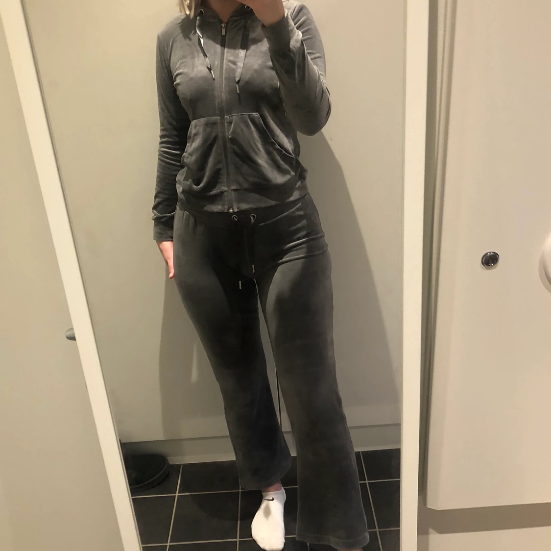 Grått velour set - 90