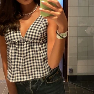 Söt topp❤️ - Säljer min super fina topp, använd fåtal gånger. Skriv vid frågor eller för fler bilder!!