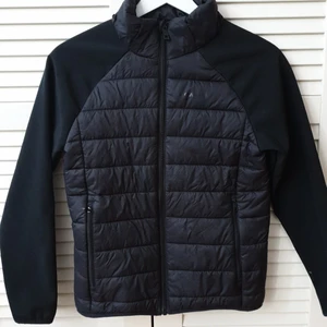 Jacka - Everest jacka i nyskick, barnstorlek 152/164 men passar både xs-s