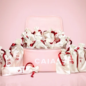 CAIA julkalender  - Kollar här innan den skickas tillbaka om nån mot förmodan vill köpa.  Förbeställde denna därav det billiga priset ordpris 1795kr nu 1495kr. Köparen står för frakten eller hämtas hos mig 😃 oöppnad, ligger kvar i kartong 