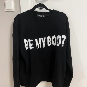 Stickad tröja strl S NYSICK - Stickad tröja i nyskick. Använd 1 gång. Som ny! Strl S. 100kr + 57kr spårbart  Nypris: 349kr