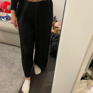 Volang byxor  - Fina volang byxor i ett bra skick som passar både till fest och vardags 