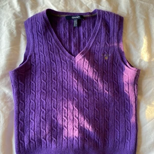 Gant vest  - * Inköpt: Juli 2021 Röda korset * Använd: 1 ggr * Gant * Medium 