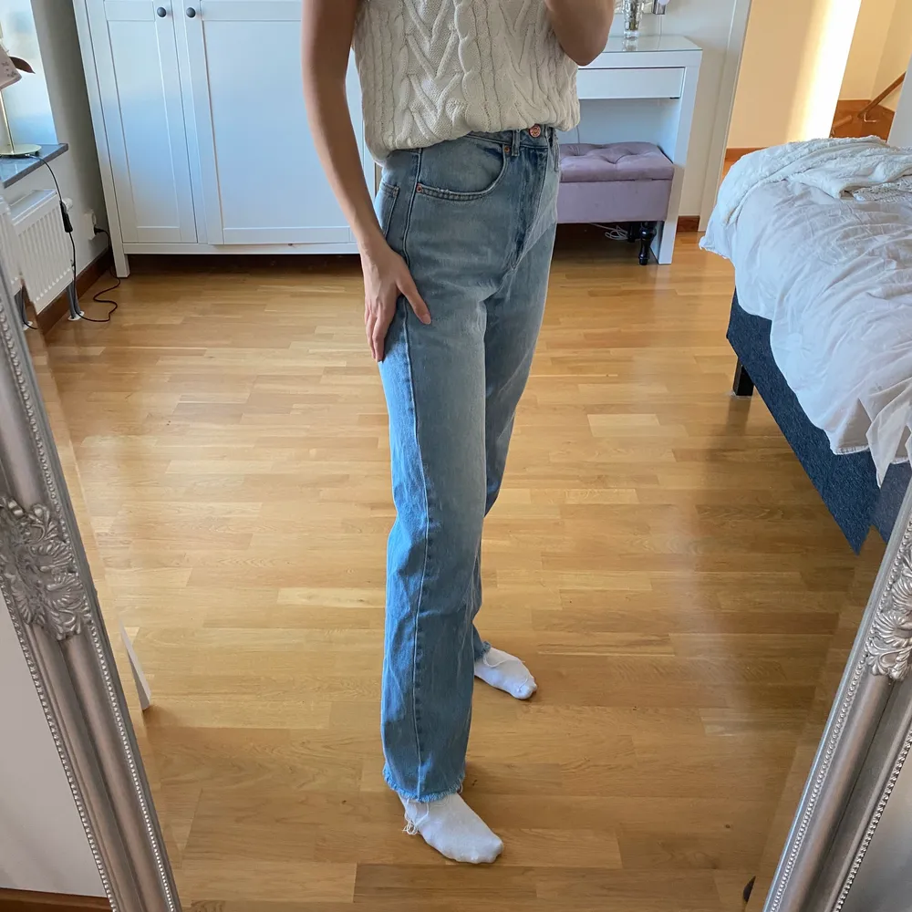 Vida ljusblå NA-KD jeans, storlek 34✨. Jeans & Byxor.