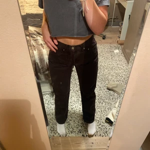 Jeans  - Coola bruna jeans. Passar perfekt på mig som är s/m. Köparen står för frakt 💕💕💕(pris kan diskuteras)