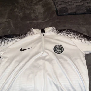 Nike psg  - Använd fåtal gånger, helt perfekt skick