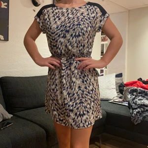 Klänning  - Klänning från Jacqueline de yong, storlek 34