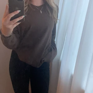 Brun Tommy tröja - Brun stickad tröja, oversized 