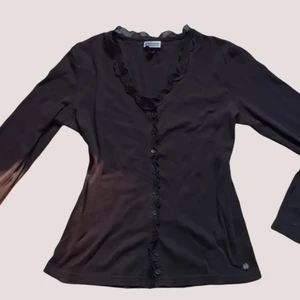 brun tröja/kofta.  - Skit fin vintage tröja/kofta med mesh detaljer, som jag köpte på plick för några månader sedan. (bilderna lånade från förra ägaren) Aldrig kommit till användning då den ej satt som jag ville. Så säljer vidare! Passar S/M beroende på hur man vill att de ska sitta. 💕 Köparen står för frakt. 💕 BUD JUST NU: 100 kr + frakt. Budgivning avslutas: Lördag 20:00. SKRIV TILL MIG PRIVAT VID BUD ETC. Köp direkt 200 + frakt. 💋